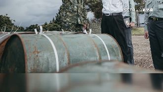 淡水河口防衛重點！「塗裝油桶」阻絕中共