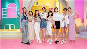 曾莞婷率領小姐姐們週五準時為大家「姐」答。（圖／TVBS提供）