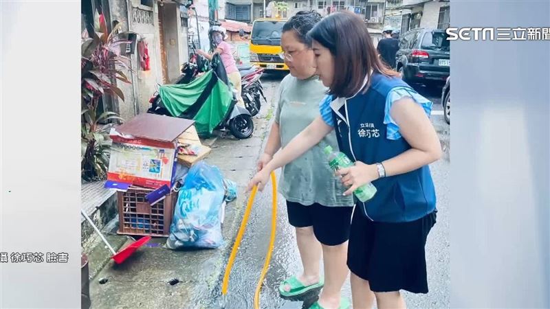 信義區暴雨釀災　網諷徐巧芯「擺拍勘災」