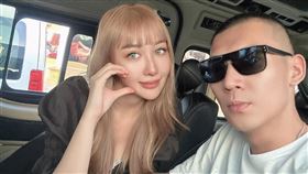 鳳梨、歐菈。（圖／翻攝自鳳梨臉書）