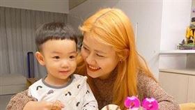 「嘎妹」Iris過去為蔡桃貴保母，兩人感情非常好。 （圖／翻攝自臉書）