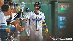 ▲富邦悍將右外野手陳真開轟。（圖／記者劉彥池攝影）