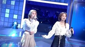  Elkie近日帶一位正妹好友到節目中合唱。（圖／翻攝自《綜藝大熱門》YouTube）