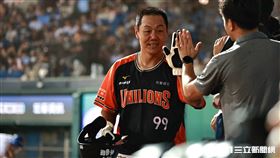 ▲統一獅一壘手林益全敲出二壘安打，靠著陳聖平的安打攻下第5分。（圖／記者劉彥池攝影）