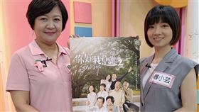 演員崔佩儀與傅小芸上節目通告宣傳新戲。（圖／大愛提供）