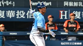 ▲富邦悍將右外野手高國麟打成右外野飛球出局。（圖／記者劉彥池攝影）