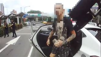 毒駕逆向害警殉職　劣男才剛拿刀尋仇遭逮