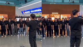 尼布恩合唱團出國參賽 桃機快閃演出盼抱回金牌（圖／昇恆昌提供）