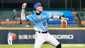▲富邦悍將三壘手張育成。（圖／記者劉彥池攝影）