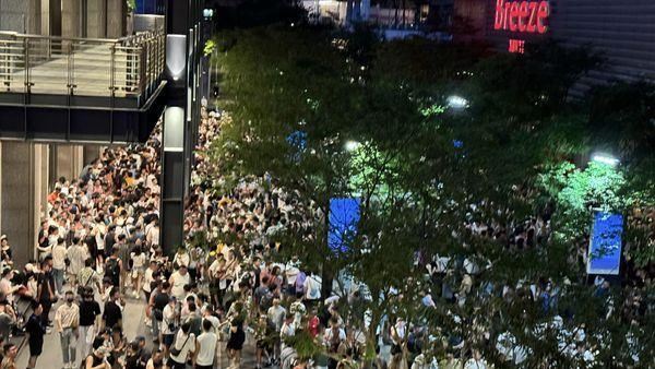 信義香堤深夜爆人潮！　內行人曝1原因