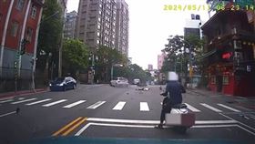 6旬翁等紅燈遭無辜撞死！悲劇真相曝光　竹聯幫男認了：有向藥頭買毒