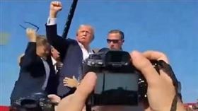 美聯社攝影記者用索尼（SONY）A9M3相機拍下川普遇刺歷史照片。（圖／翻攝微博）