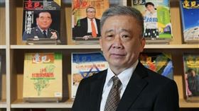 退役陸軍少將栗正傑研判，槍手瞄準川普頭部，因彈著點被偏風影響，才落在右耳一帶。（圖／翻攝栗正傑臉書）