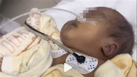 中國一對新手媽媽花大錢請「鉑金月嫂」托嬰，小孩卻因嗆奶窒息死亡。（圖／翻攝微博）