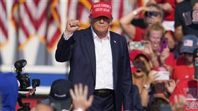 川普遇襲，50歲支持者以身護家人中彈亡。（圖／美聯社／達志影像）