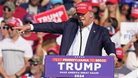 川普驚險躲過暗殺。（圖／美聯社／達志影像）