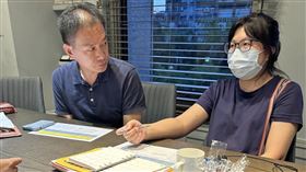 有多名受害者投訴質疑正能與宏茂光電董事長涉及偽造票據、洗錢，期盼司法能為他們討回公道。（圖／投訴人提供）