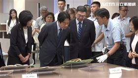 ▲賴清德卓榮泰視察政治檔案開放應用情形