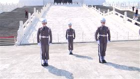 修正後的中正紀念堂三軍儀隊禮兵巡查及訓練展示（15）日上路