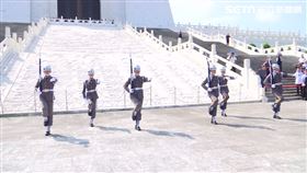 修正後的中正紀念堂三軍儀隊禮兵巡查及訓練展示（15）日上路