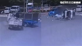 藍白貨車在路口均未減速相撞，白車側翻，車禍險波及停等紅燈騎士。（圖／翻攝畫面）