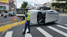 台中,車禍,女大生,小貨車,蛋液,翻車（圖／翻攝畫面）