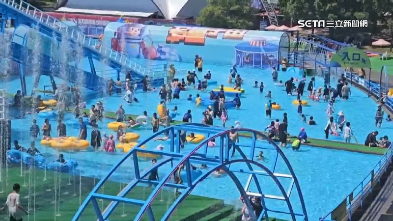 童玩節水柱狂噴！居民控「害減壓停水」