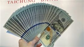 台中銀行宣布，即日起到9月30日，推出「美利龍來II」美金優利定存專案，年利率最高可達5.4%。（圖／台中銀行提供）