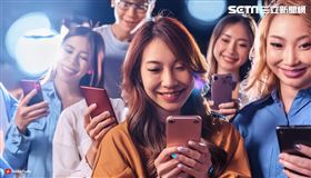 不少人傳訊息時會用英文字母或是符號替代注音，最近也因此出現新的網路流行用語。（示意圖／AI生成）
