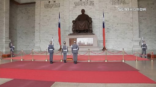 民團：關閉中正紀念堂堂門，停止朝拜銅像