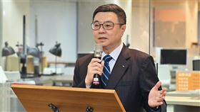 行政院長卓榮泰今（15）日視察「政治檔案開放應用情形」。（圖／行政院提供)