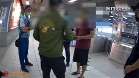 影／盲男疑「專找女性」問路亂摸　常在高雄捷運站出沒