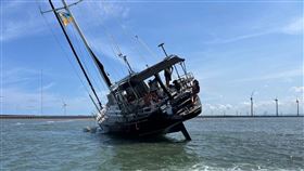 暑期玩帆船跳島驚魂　20師生遇擱淺傾斜(圖/翻攝畫面)