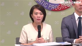 ▲發言人吳崢、台北市議員簡舒培、許淑華召開「 北市消極處理狼師 市長萬安家長不安 」記者會