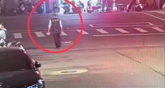 「假副署長」萬華闖紅燈遭撞　車禍畫面曝