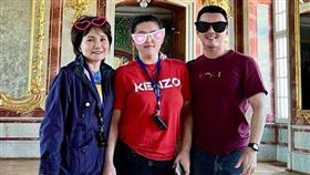 沈春華曬出跟兒女合照。（圖／翻攝臉書）