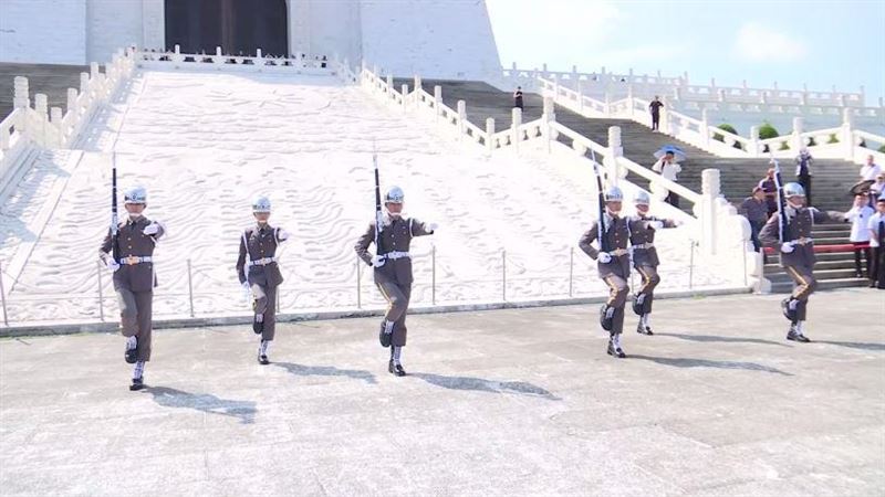 外界憂三軍儀隊酷暑中操作　軍方：沒問題