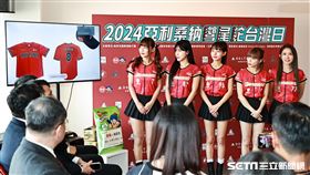 ▲小龍女將前往亞歷桑納參加響尾蛇台灣日活動。（圖／記者劉彥池攝影）