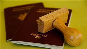 護照（示意圖／翻攝自pixabay）
https://pixabay.com/photos/buffer-passport-travel-borders-1143485/

