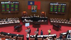 立法院會表決解除禁團令。(圖/翻攝自國會頻道)