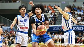 ▲瓊斯盃台灣藍賀丹拉桿上籃。（圖／記者劉彥池攝影）