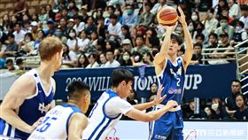 ▲瓊斯盃台灣藍馬建豪出手投三分球。（圖／記者劉彥池攝影）