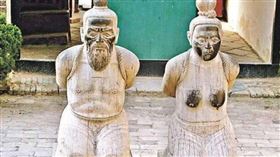 ▲奸臣秦檜夫婦的銅像已然成為熱門景點。（圖／翻攝自百度百科）