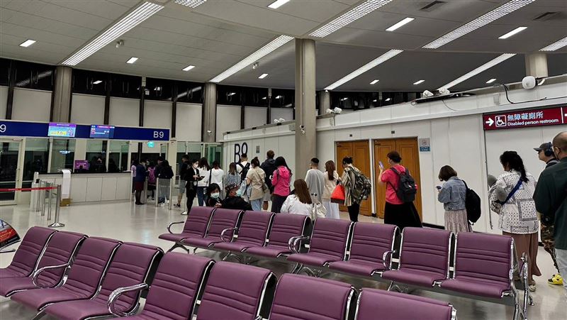 鳳凰颱風襲台，華信立榮宣布國內航班12日全取消，華航虎航國際線大亂。（示意圖）