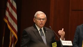 14日審台灣政策法案 美參院外委會主席預期過關參議院外委會主席梅南德茲13日出席「對華政策跨國議會聯盟」（IPAC）年度峰會時表示，「台灣政策法案」將更清楚傳達美國協助台灣的意願，也能為台灣打開外交空間，預期14日將在參議院外委會獲得兩黨強健支持。中央社記者徐薇婷華盛頓攝 111年9月14日