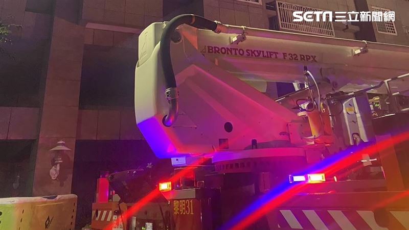 離奇墜樓！女掛6樓外牆　手軟抓不住墜樓