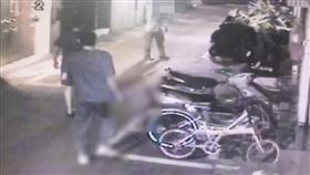 男子大安區隨地便溺遭砍。（圖／翻攝畫面）