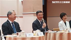 行政院長卓榮泰（圖中）今（17）日與媒體茶敘。（圖／記者盧素梅攝影）