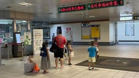 阿嬤暑假1打6！捷運超狂一幕　網驚呆讚翻