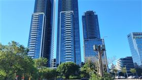 大直指標豪宅「西華富邦」地主戶出脫，兩位不同自然人分別以總價約3.67億元各買一戶，平均單價244-245萬元，也讓持有9年的地主戶7.3億入袋。（圖／台灣房屋提供）